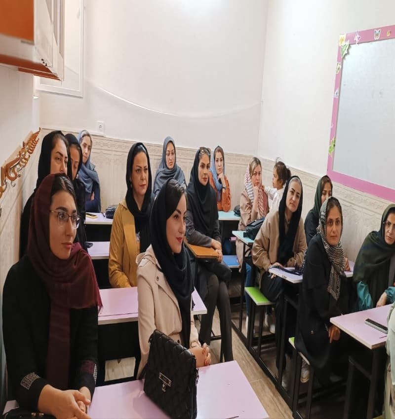 نشست صمیمی مدرسه رویش با اولیای عزیز